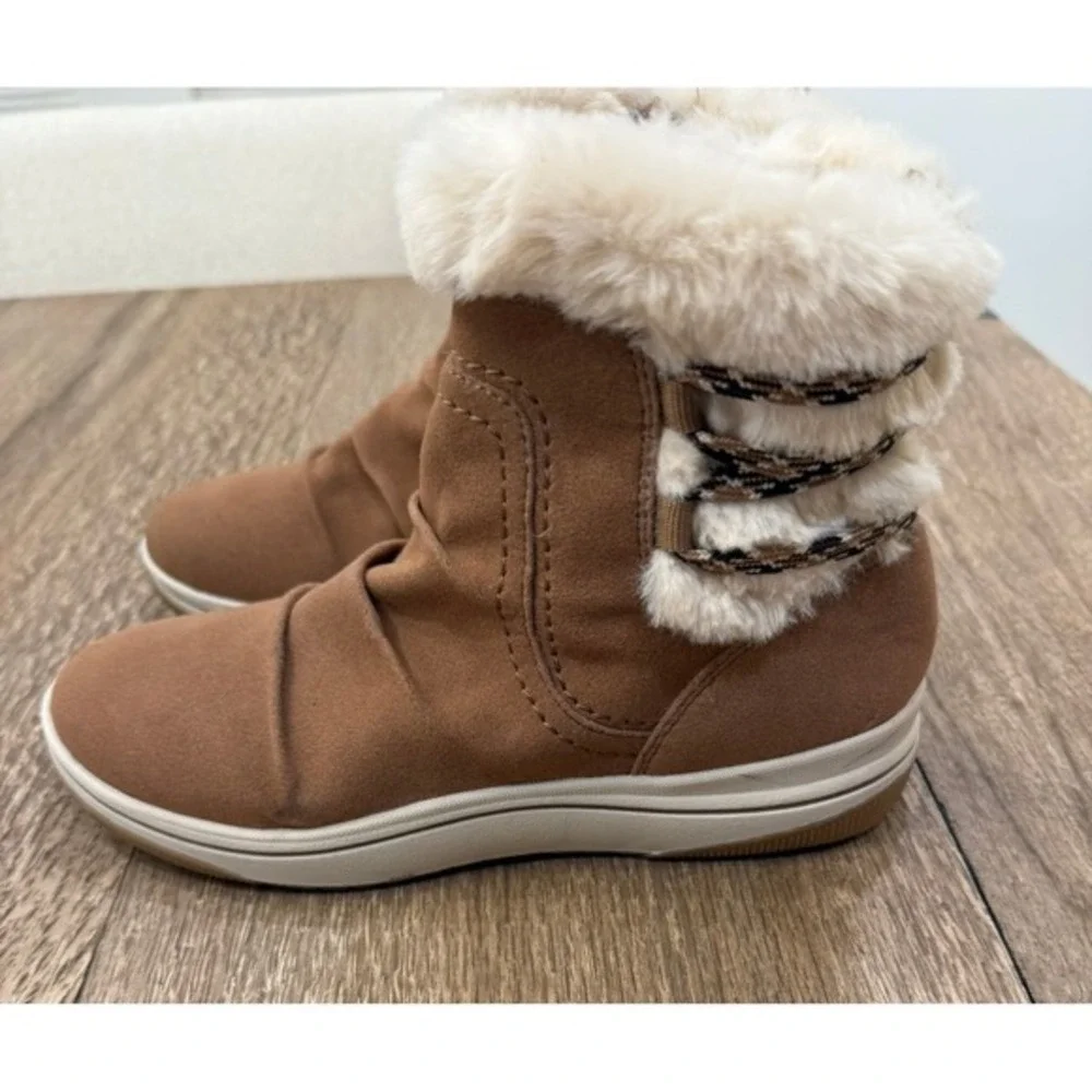 Clark's Brown Faux Suede Fur Trim‎ Ankle Boots Side Zip Size 5